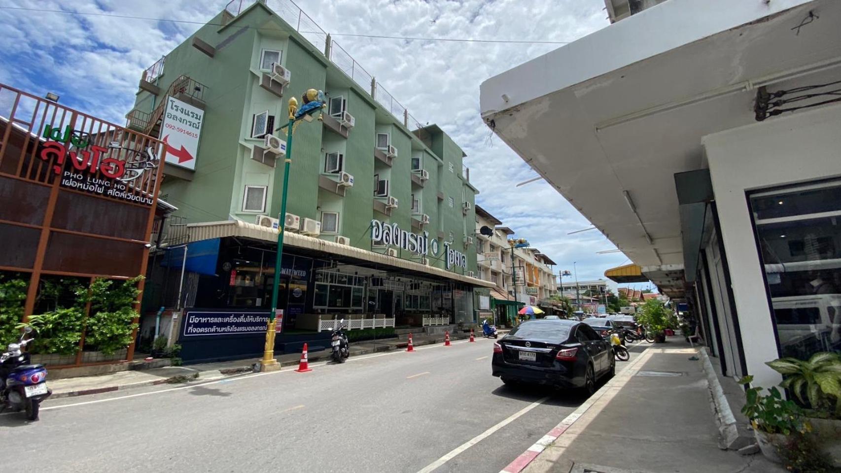 Alongkorn Hotel By Sb Samut Songkhram Exterior photo