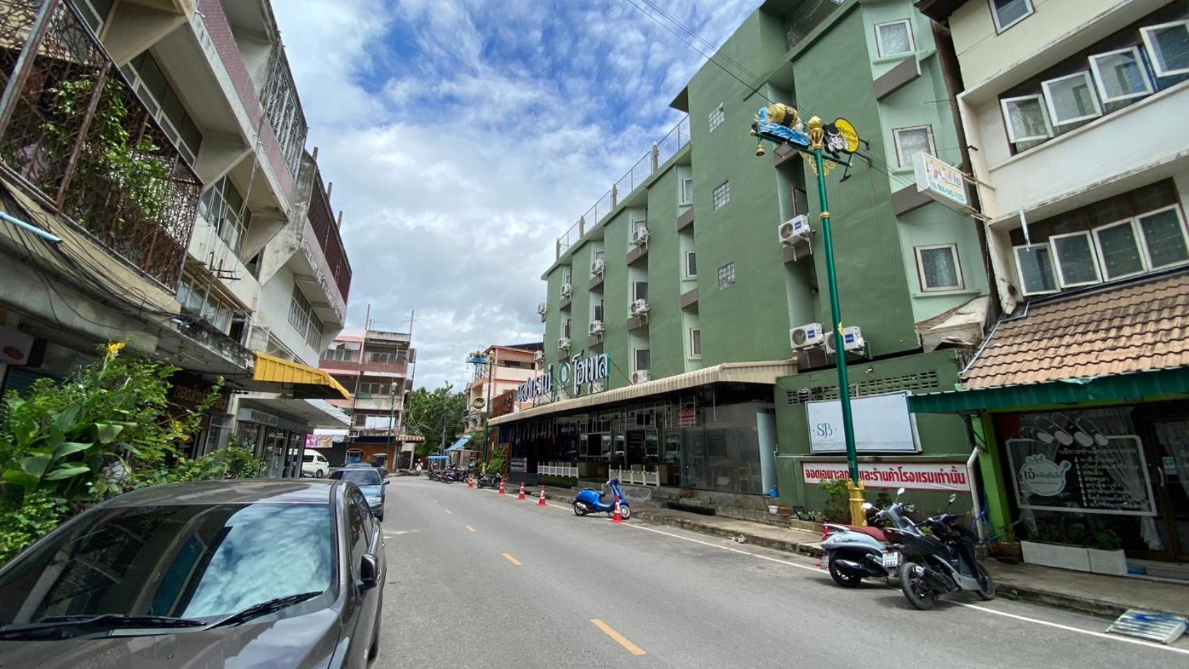 Alongkorn Hotel By Sb Samut Songkhram Exterior photo